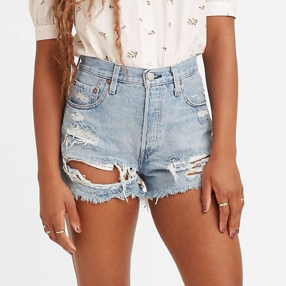 Levi's 501 High Rise Denim Fault Line Medium Wash Distressed Shorts Size 24